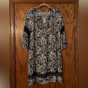 FINAL SALE! 3/$25 NWT Size Medium Crown & Ivy Navy Floral Bell Sleeve Dress